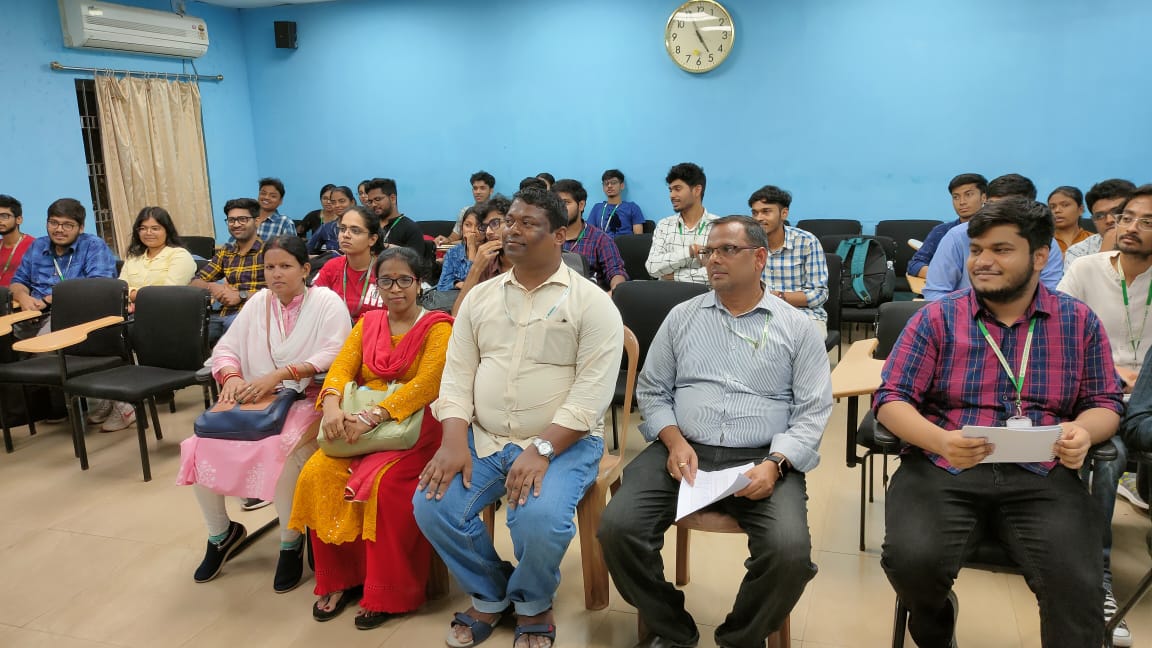 KIITUniversity's tweet image. Our School of Electronics Engineering students had an insightful industrial visit at OPTCL, Bhubaneswar, led by Prof. Kumar Biswal and his team. The visit gave students a practical insight into the functioning of power grid systems and their practical implementations. 

📸👇🏼