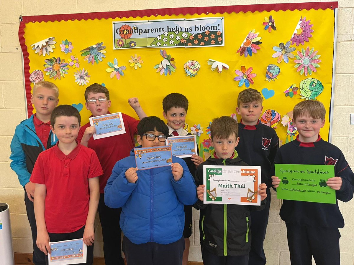 Congratulations to our Students of the Week and Gaeilgeoirí! This week we had two very special presentations in assembly - our Green School Flag and our senior Athletics prizes! Well done everyone👏👏👏