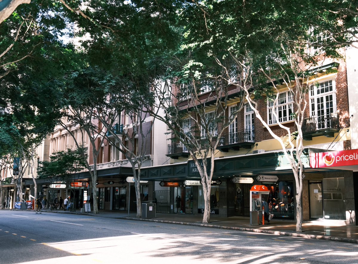 Diannesimages's tweet photo. Brisbane streets. 
#brisbanestreets #streetphotography #fujifilm_xseries #brisbanecity #fujifilmx_au #photograghy #womenphotographers #womenstreetphotography https://t.co/VmbLb3uDLG