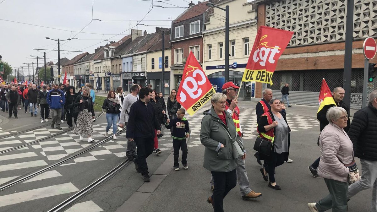 VDNValenciennes's tweet image. Deux défilés à #Denain pour la manifestation du #1erMai lavoixdunord.fr/1322321/articl…