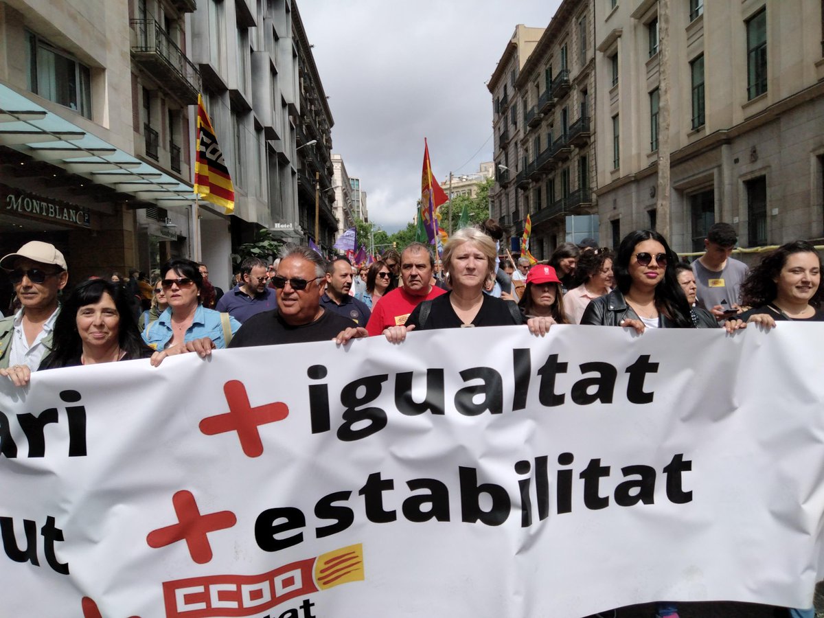 #1DeMaig sortim al carrer per abaixar els preus  per apujar els salaris per repartir els beneficis perque amb les coses de menjar no s'hi juga! Tothom al carrer el dia de les treballadores i treballadors.

 Visca el 1er de Maig! @ccoocatalunya #1DeMayoALaCalle