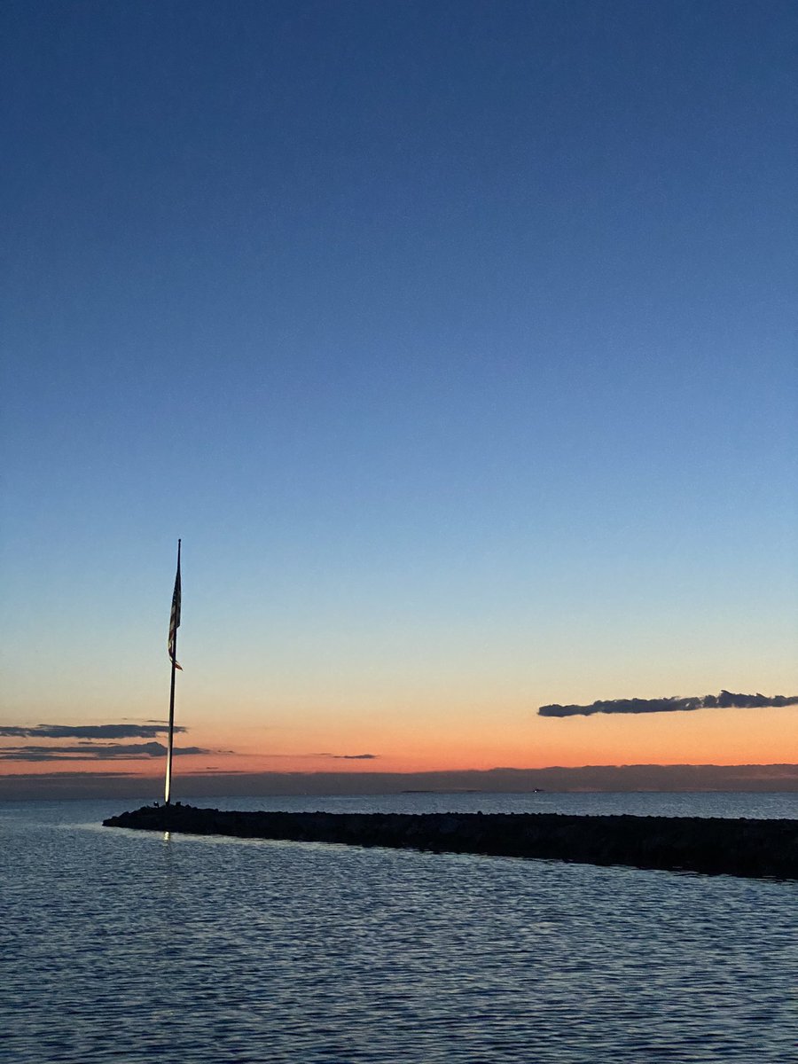 ErrigoA's tweet photo. @ChuckBell4 Good morning from Rosehaven- up early for Trophy Rockfish Season in Maryland. Good luck to everyone Finishing today! https://t.co/9tY3MgRBHA