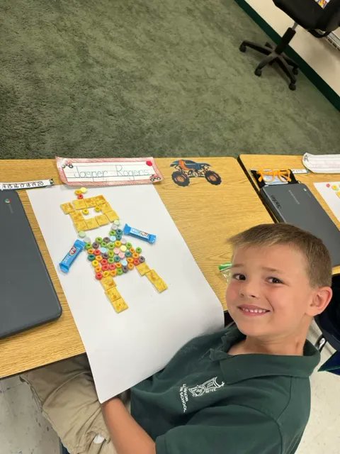 OurSaviorFLsch's tweet photo. After making robots from recyclable materials, 1st grade then made robots out of editable materials (Skittles, Oreos, graham crackers, Fruit Loops, Sweet Tarts, Kit-Kats, and Cheeze-It.) #osls #livelove #golivelove #robots #stem https://t.co/LNFIdNDATU