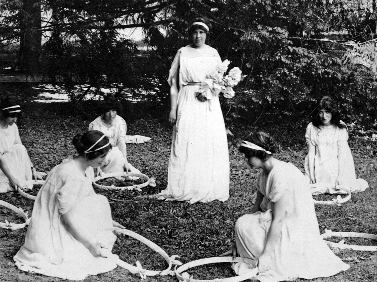 penn_state's tweet photo. Midsommar vibes anyone? 😅
From 1914-1959, the women of Penn State organized a "May Day" festival– an ancient spring ritual– to benefit the College Hospital Fund.
#DearOldState
// 📸: Penn State University Archives
https://t.co/rowYbCBdzN https://t.co/SJJiaXFrNJ