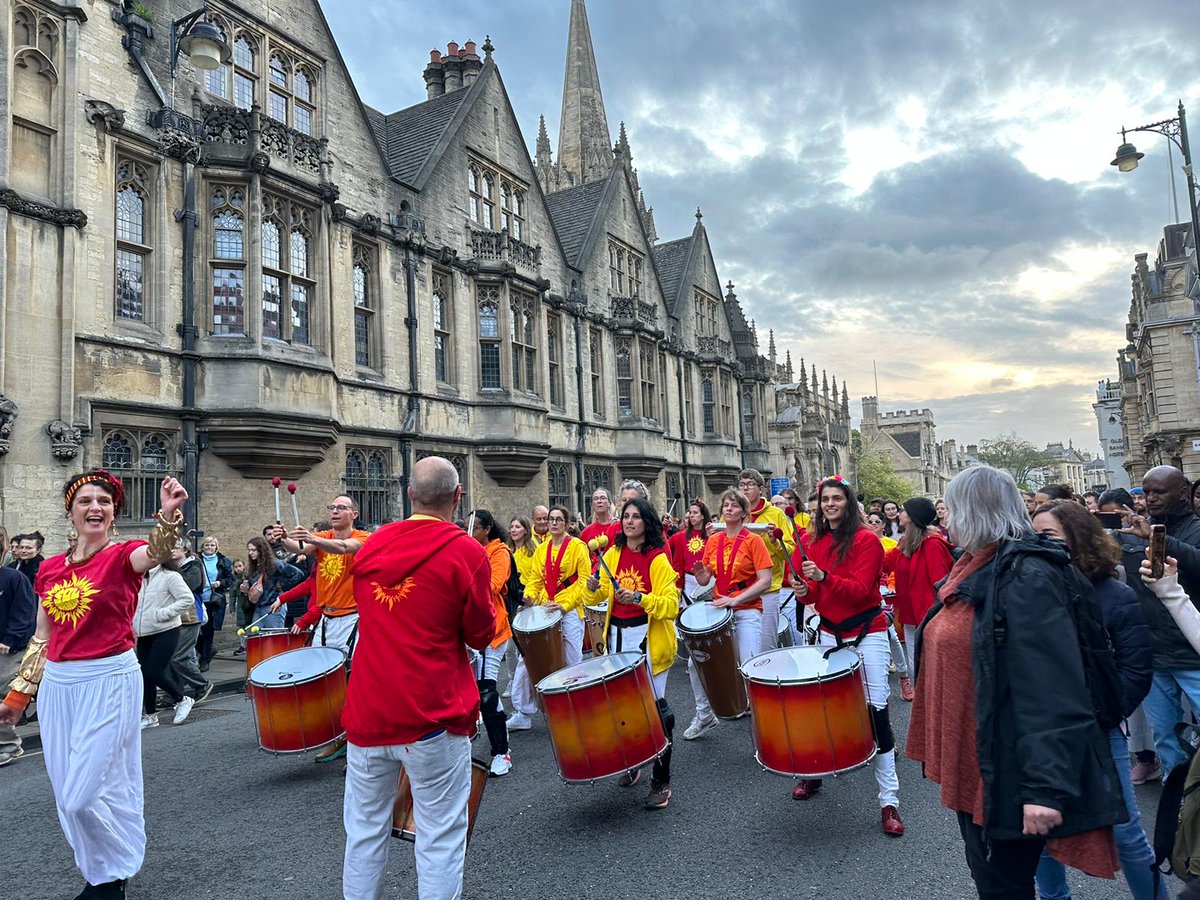 solsamba's tweet photo. We've had a fantastic May Morning! Great to see over 16,000 people on High Street, well done Oxford! Did you catch us? Tag us in your photos! #MayMorning #MayDay #Oxford https://t.co/SX6KbM1IDe