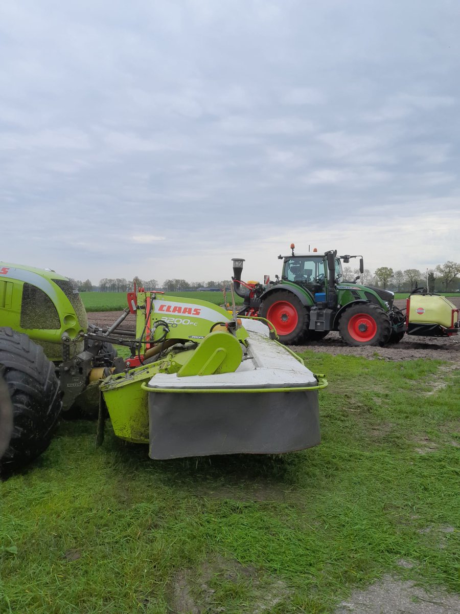 Productief dagje zo. Gras eraf en maïs erin💪🏻