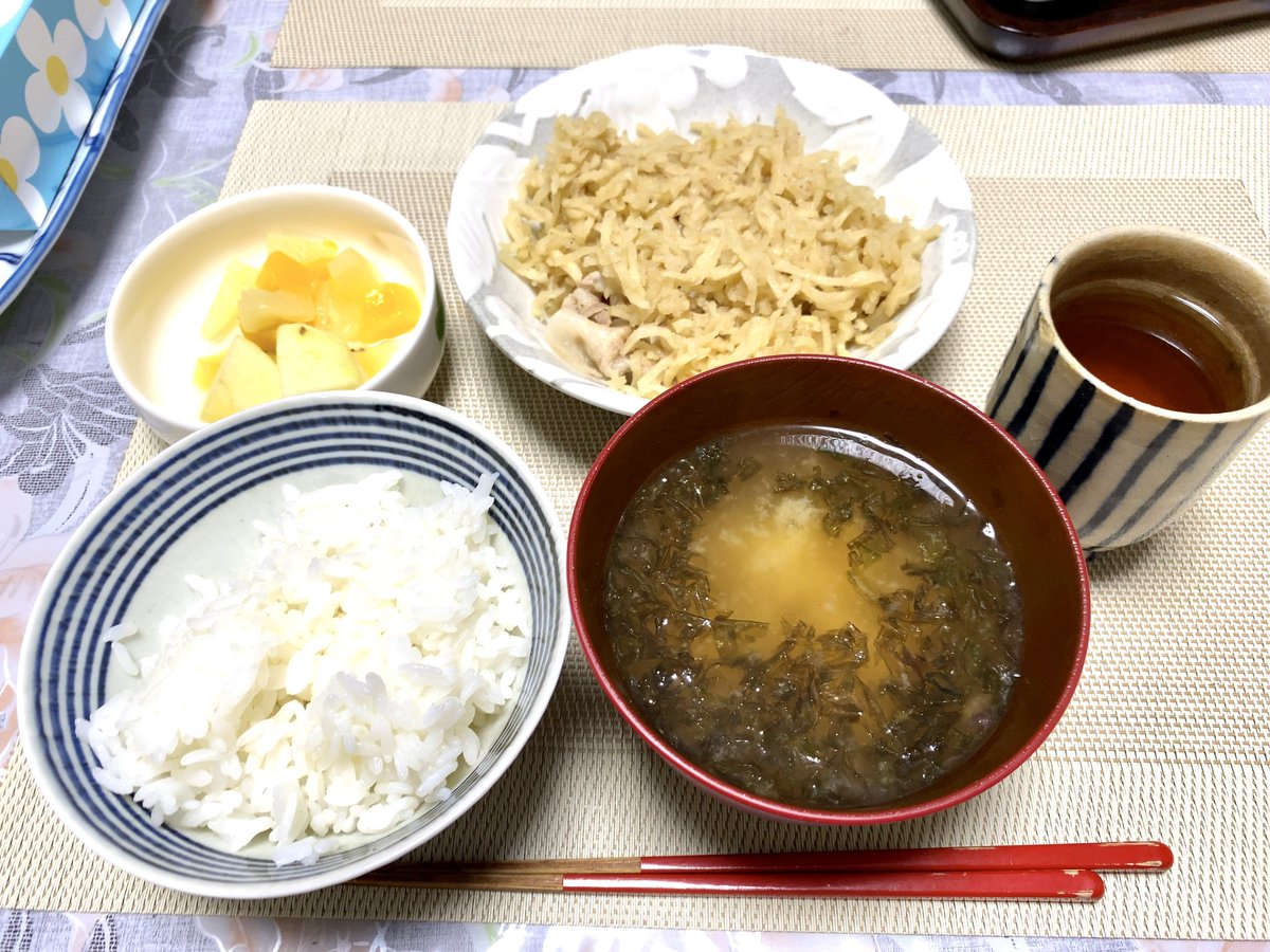 今日の夕飯はコレ

肉が切り干し大根で埋まってる

レシピはこちらを参考にしましたよ。
シンプル〜https://t.co/uNedZao2sO https://t.co/TG9NH8yhKz