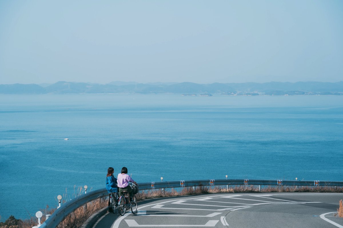 TABIPPO's tweet photo. 香川県・瀬戸内海に浮かぶ、自然豊かな豊島🌅
 
島中に芸術作品が展示されるなど、アートが盛んな島としても知られています👀
 
https://t.co/j4pDVXHNqE
 
写真家の相沢亮（@aizawa0192）さんに豊島で開催されたサステイナブルツアーに参加し、感じたことや地域の魅力について書いていただきました🌱 https://t.co/GcyR711nQq