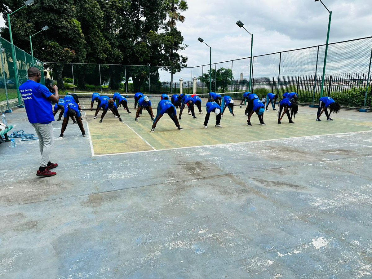 A l'occasion du 1er mai, journée internationale des travailleurs, le staff du @PNUDRepduCongo a eu droit à un ' Spécial Labour Day Celebration' organisé par @VNUCongo_Gabon avec au programme : ➡️ Petanque 🎱 ➡️ Football ⚽️ ➡️ Parcours vitae🏃‍♂️ ➡️ Zumba💃 ➡️ Tir à la corde 💪 etc
