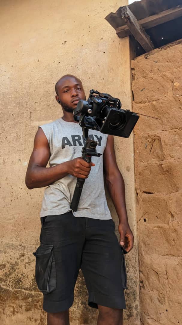 Yawaskit's tweet photo. Frame 1 - @mizmirabel (Content Developer/Writer) 📝
Frame 2 - @oj_obute (Costumier/P.A)🥻
Frame 3 - @manggai_caleb (Camera/Editor) 🎥
Frame 4 - @fokiss (Asst. Director/Writer/ Content Developer) 🎬📽️
#WorkersDay #LabourDay ##YawaGeng #WorkersDay2023 https://t.co/cv2t2yZZVc