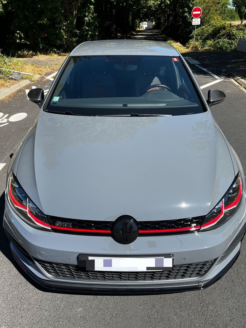 VarianceAuto's tweet image. La pose de PPF c'est l'occasion de partager sa passion de l'auto. Ses deux frères voulaient modifier le toit de leur voiture. Ils ont fait le choix du PPF pour une protection de la carrosserie d'origine tout en ayant un magnifique toit noir qui fait toute la différence.