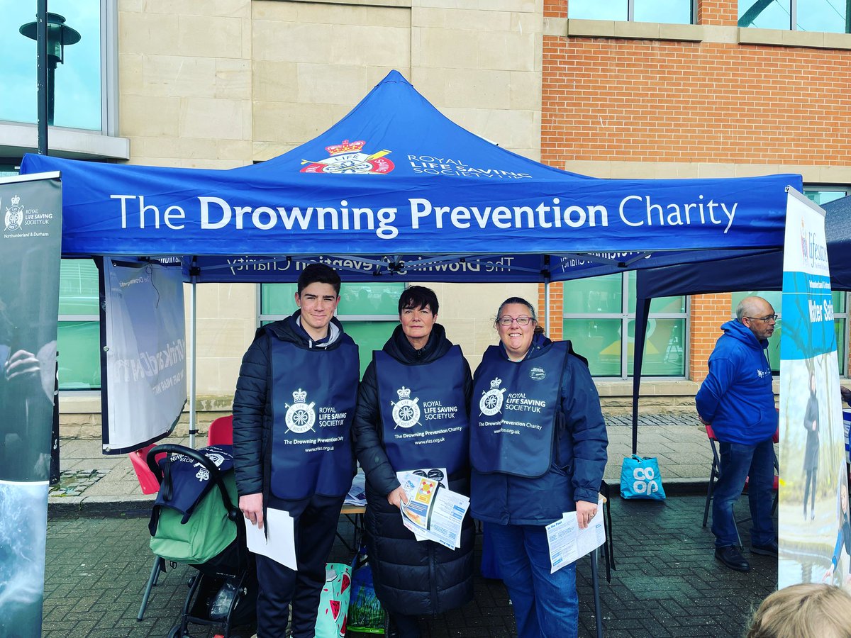 We had a great time spreading the water safety message at yesterdays @Tyne_Wear_FRS #BeWaterAware event at Newcastle Quayside - it was great to see so many people supporting the initiative!
@RLSSUK 
#TeamNSVL❤️💛 #WaterSafety #DrowningPrevention #EnjoyWaterSafely #Newcastle