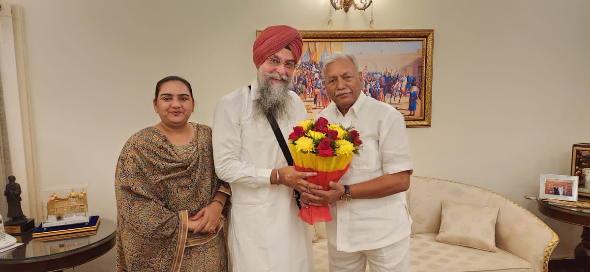 SpeakerSandhwan's tweet photo. ਦਿੱਲੀ ਵਿਧਾਨ ਸਭਾ ਦੇ ਮਾਣਯੋਗ ਸਪੀਕਰ ਸ਼੍ਰੀ ਰਾਮ ਨਿਵਾਸ ਗੋਇਲ ਅੱਜ ਚੰਡੀਗੜ੍ਹ ਸਥਿਤ ਰਿਹਾਇਸ਼ ਤੇ ਸ਼ਿਸ਼ਟਾਚਾਰ ਨਾਤੇ ਮਿਲਣ ਪੁੱਜੇ, ਪੰਜਾਬ ਅਤੇ ਦਿੱਲੀ ਸਰਕਾਰ ਦੀਆਂ ਲੋਕ ਪੱਖੀ ਨੀਤੀਆਂ ਬਾਰੇ ਖੁੱਲਕੇ ਵਿਚਾਰ ਚਰਚਾ ਕੀਤੀ। https://t.co/5wFvWVluUc