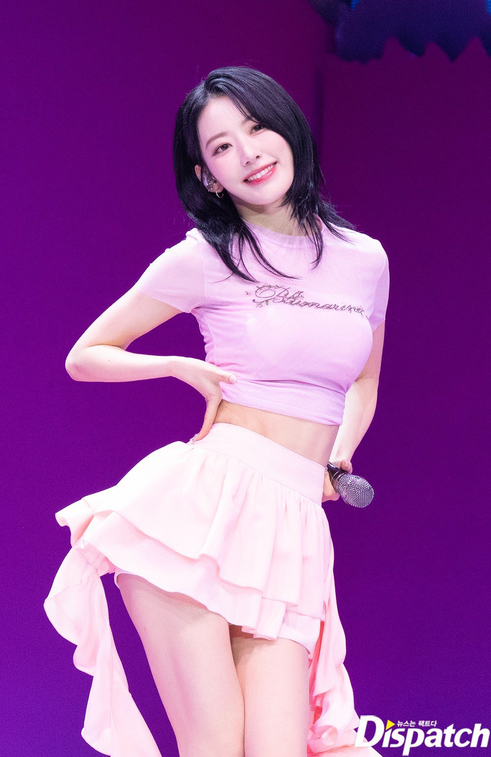 SAKURA fancam（LE SSERAFIM - HOT）#lesserafim #SAKURA - YouTube