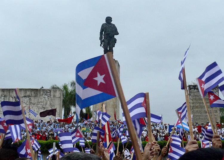 Colina_CTCuba's tweet photo. Muchas felicidades a todo nuestro pueblo humilde y trabajador. El #1Mayo es para los hermanos del mundo: batalla, inspiración y lucha ardorosa. En #Cuba es la fiesta del proletariado por un mundo que #MejorEsPosible. ¡Viva la Patria! https://t.co/t0qa8eTRDP