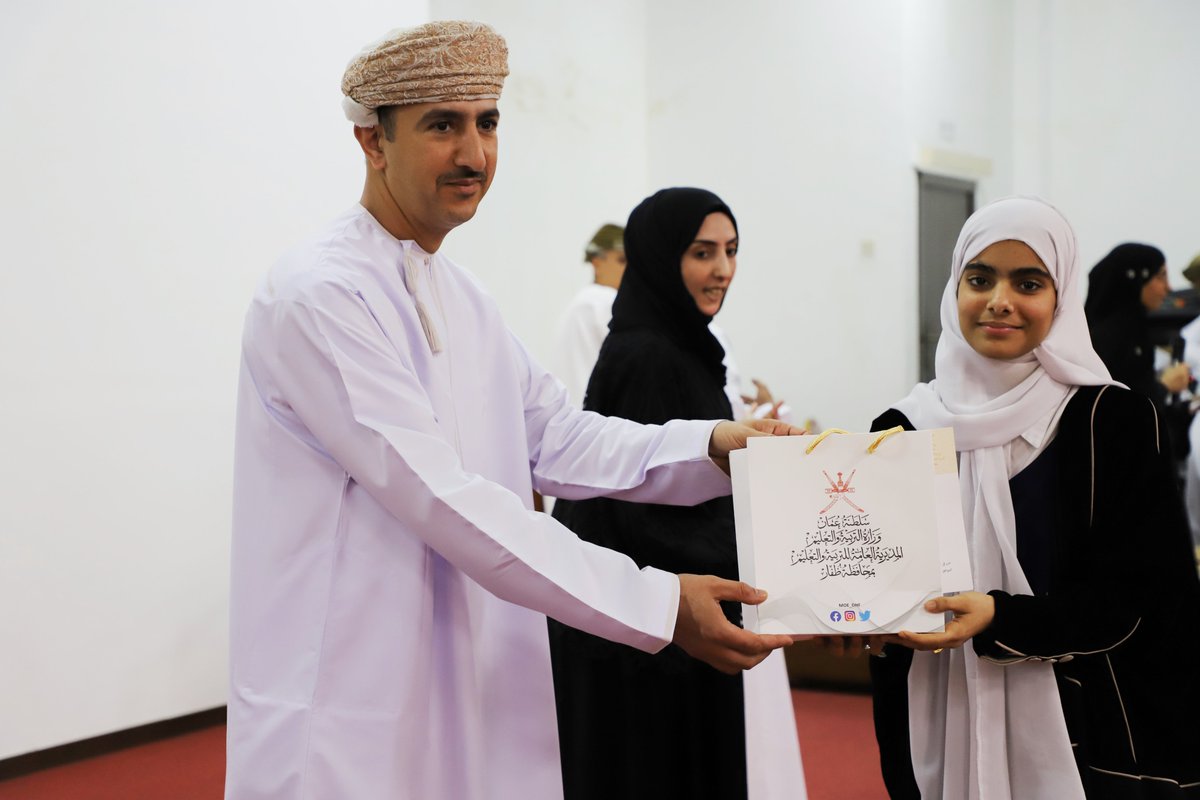 #فعاليات_تعليمية_ظفار 
home.moe.gov.om/region/dhofar/…
تعليمية ظفار تكرم 99 من المجيدين في الابتكار العلمي والذكاء الاصطناعي والالمبيادات العلمية