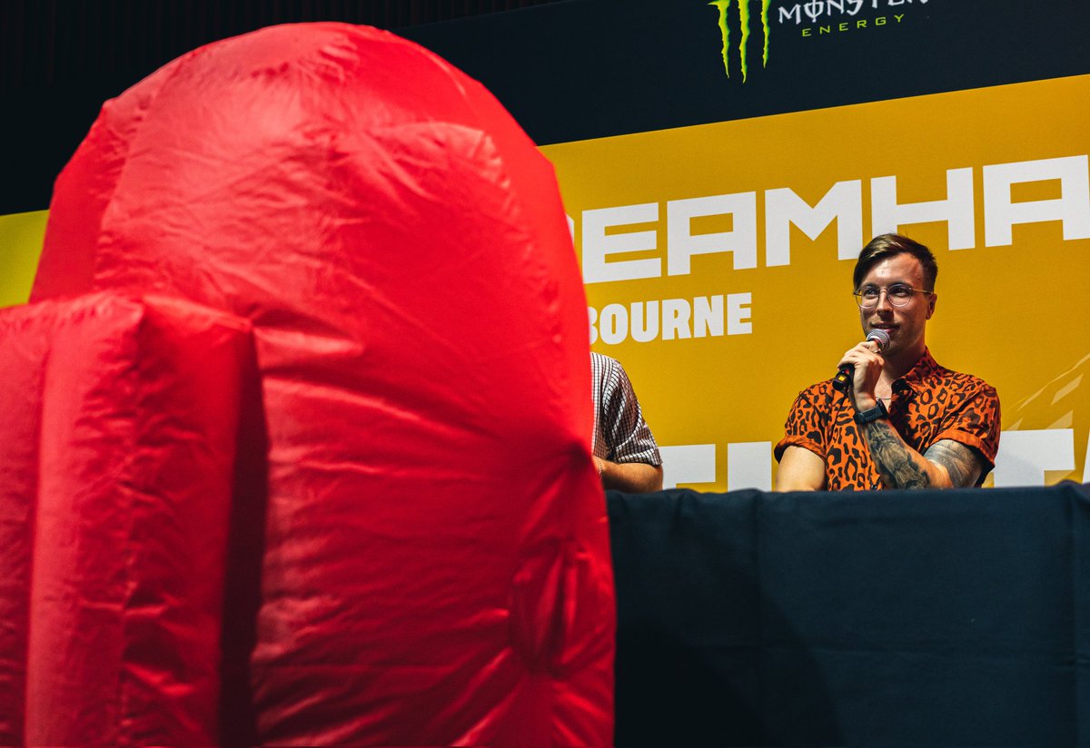 Amogus Emelg asks casters questions at a panel

Emelgus #DreamHackMelbourne