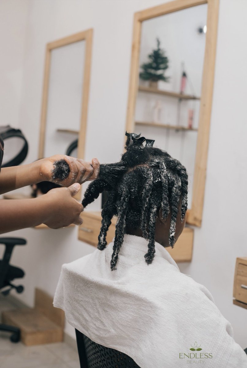Endlessbeauty04's tweet photo. Le traitement capillaire est idéal pour nourrir,reconstruire et revitaliser les cheveux en profondeur. Il répare les dommages causés par la chaleur, les produits chimiques etc...
Prenez rendez-vous pour le traitement de vos cheveux👉🏾https://t.co/1b3HC7UDG6 https://t.co/NFOhbhz3cY