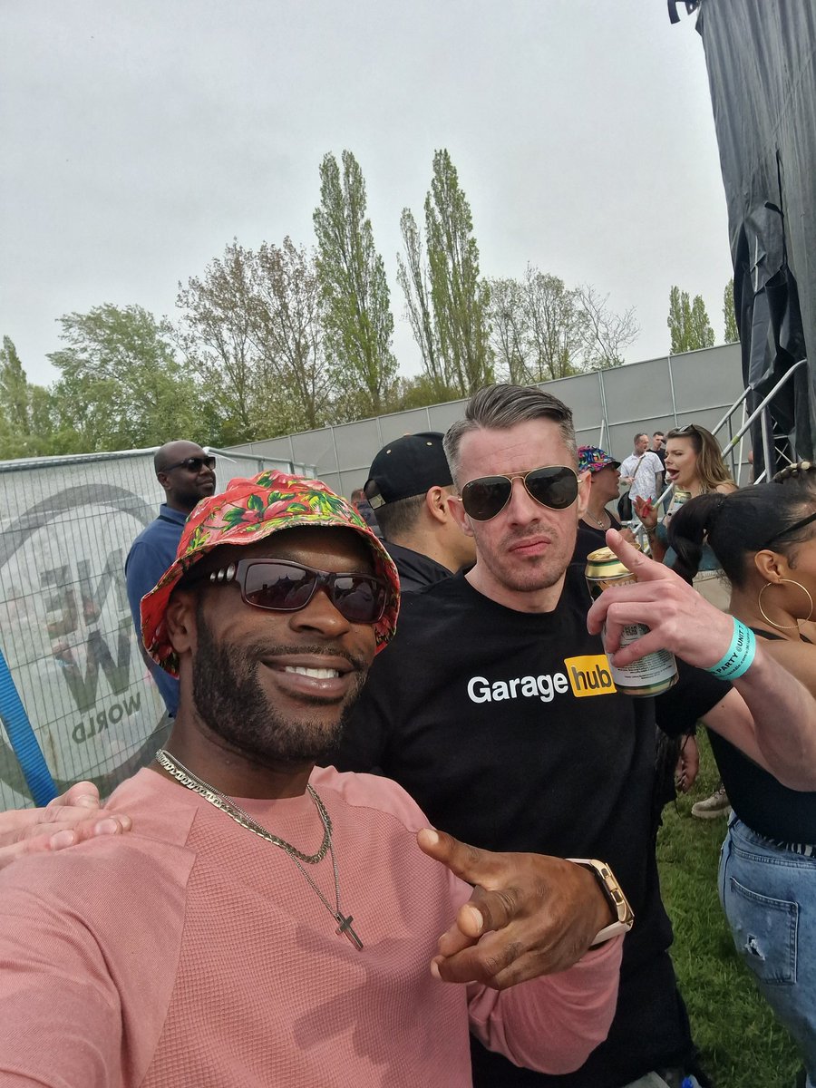 Pinky_Pinkos's tweet photo. Man like #DjSully in the building π§π€ #NEWWORLDFEST πͺπͺ @NewworldFest https://t.co/tr36uIR17P
