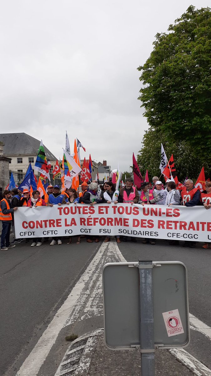 cocosdublaisois's tweet photo. #1erMaiUnitaire #1erMai encore une mobilisation en forme de #razdemarée dans la ville préfecture du #LoirEtCher
On le dit et on le répète : #NonALaReformeDesRetraites #JusquauRetrait https://t.co/6NrzEtKJec