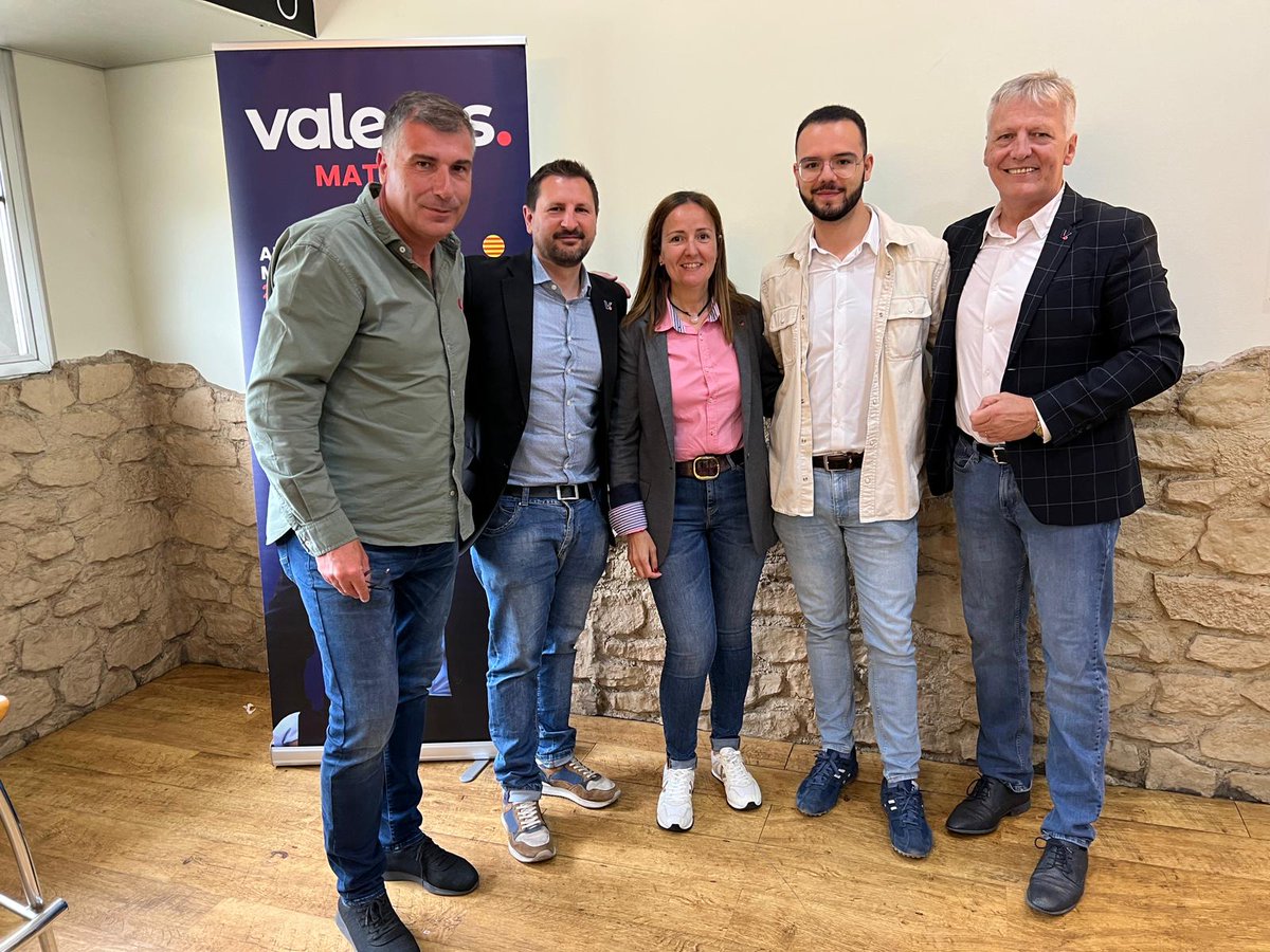 MiguelMV1984's tweet photo. Apoyando a nuestra alcaldable en Mataró @AliciaenMataro con @joanlopezalegre @YerayMellado @GironaJean.

Con Alicia Martínez y @valents_mataro la seguridad, el trabajo y la libertad están garantizados. @valents_cat #loharemos https://t.co/GnMGKaHj76