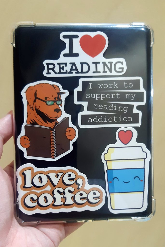 raythereader's tweet image. Having a clear case is actually good! ❤ btw, this is my 5th case and only have 1 kindle. 🤣