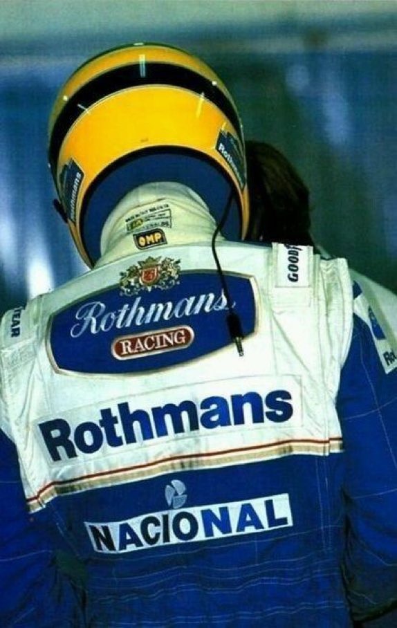 Daha iyisini görmedim.

Herkesi, her pistte, her hava koşulunda yenerdi.

Sadece ölümü yenemedi.

Huzur içinde uyu Senna.

#SennaSempre