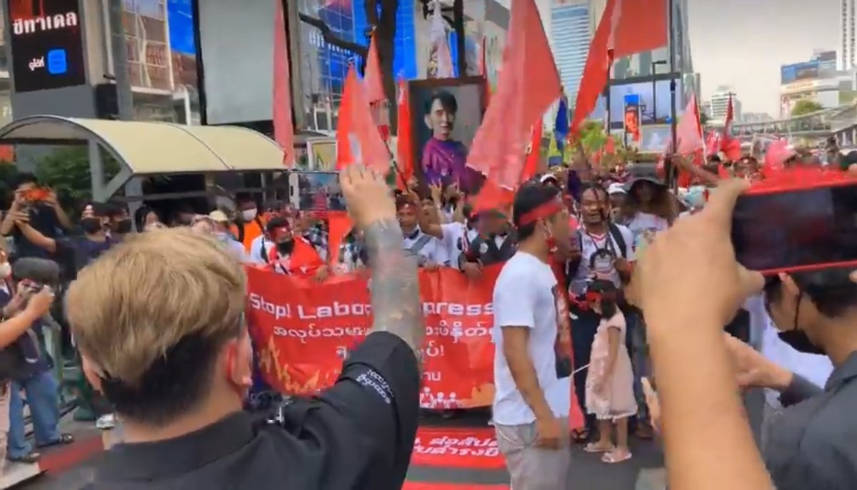 MayWongST's tweet photo. #Myanmar migrant workers &amp; some #Thailand citizens gather to call for "Stop Labour Oppression" in downtown #Bangkok on May 1 Labour Day. The Myanmar workers also demanding for democracy in their country, currently under #militarycoup for > 2 years #WhatsHappeningInMyanmar https://t.co/ijk3jH8jAO