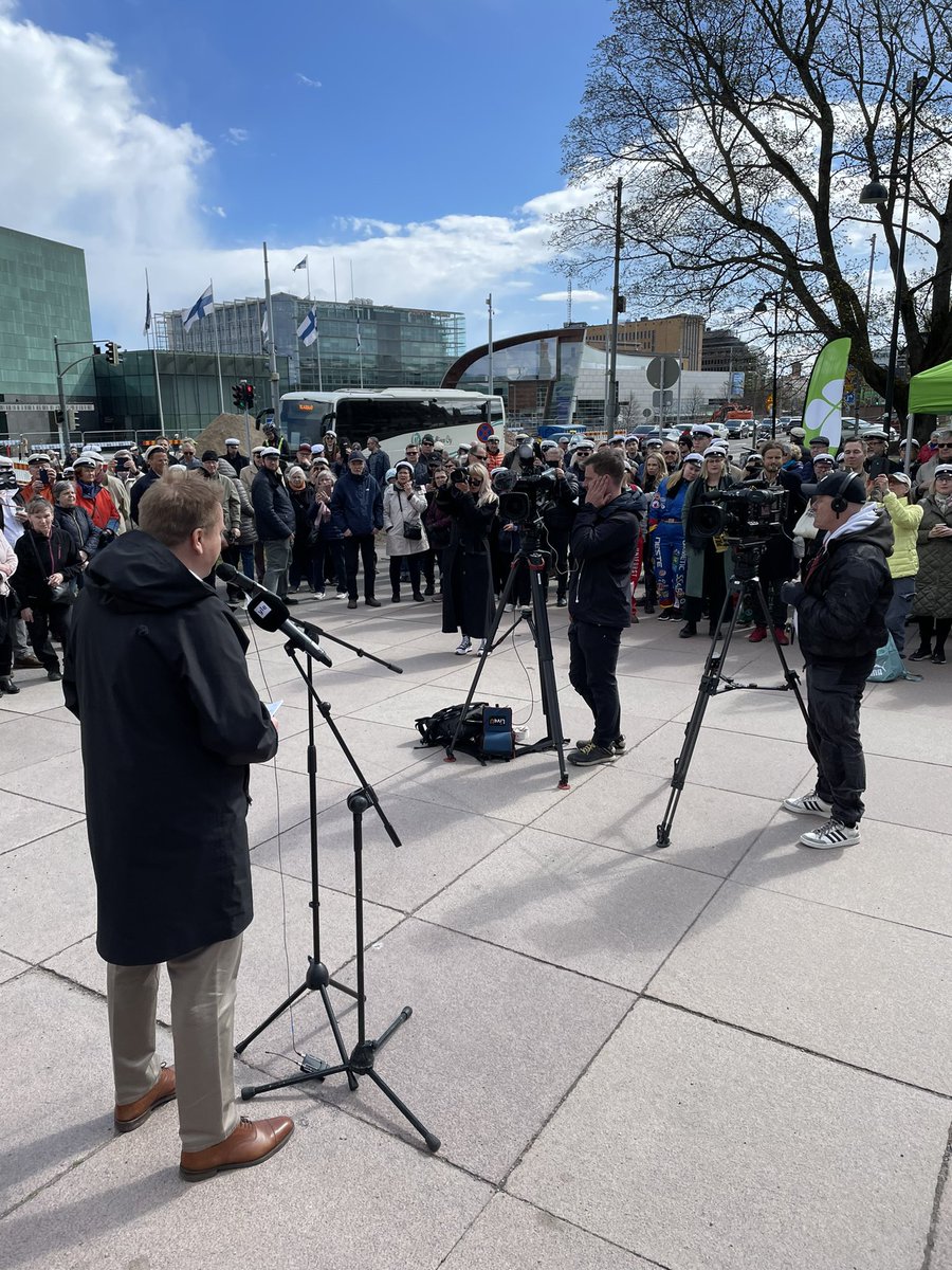 Keskustan <a href="/anttikaikkonen/">Antti Kaikkonen</a> Helsingin Keskustan vihreässä vapussa: tulemme tekemään työtä koko Suomen, työpaikkojen, kotimaisen ruoan ja kokonaisturvallisuuden puolesta myös oppositiosta käsin.