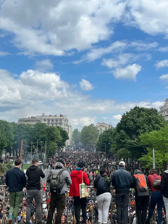 Oakkaoakkao's tweet photo. Encore en train de chercher l'essoufflement dont nous parlent les médias mainstream depuis 3 jours
#Lyon #Macrontesfoutu #lyonsoulevetoi https://t.co/9Neglblbf1