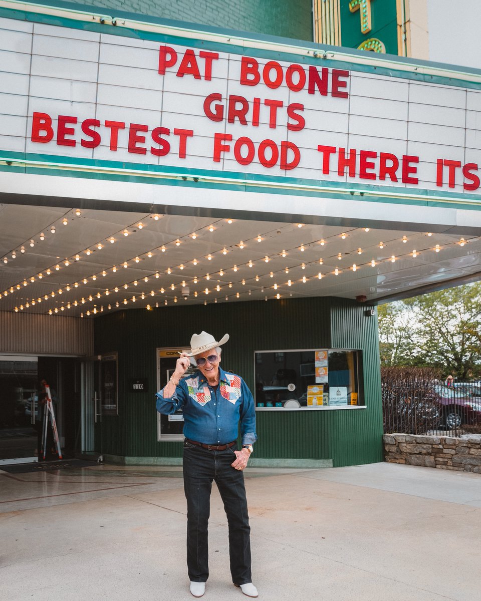 Pat_Boone's tweet photo. Some behind-the-scenes pics of my new "Grits" music video!
#raystevensmusic #larrygatlinandthegatlinbrothers #lorriemorgan #deborahallen #deanmiller #jimmynichols #tonyaginnetti #frankmyers #grits #dmctunes1 #johnguess #chrisashburn #paulleim #chrisleuzinger #jonathanrichter https://t.co/8wvVsM8GkV