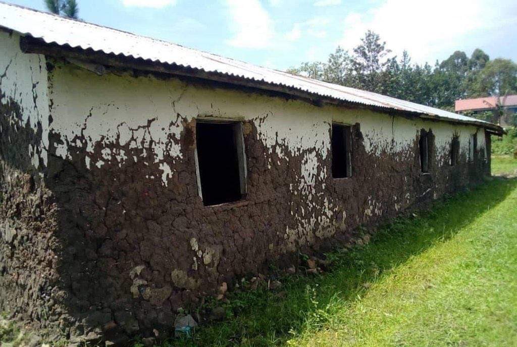 This is Kakindo primary school in Rukungiri District, Bungangari Subcunty Omukishahi. It’s a government school. The schools colonialists or past governments left we have failed to maintain them.