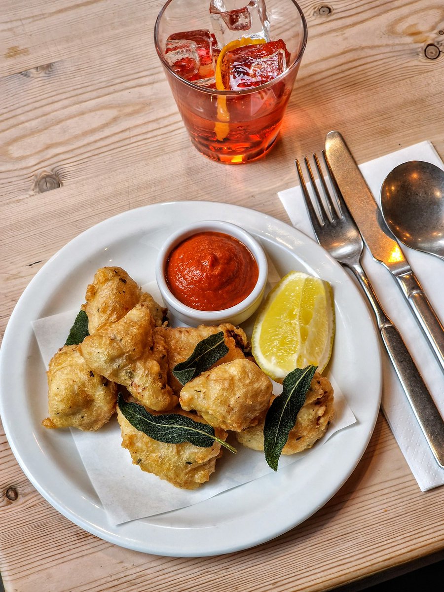 letsrigatoni's tweet image. Fried chicken &apos;bocconcini&apos;, spiced salsa rossa, crispy sage! 🔥

#springmenu 
#forzasud