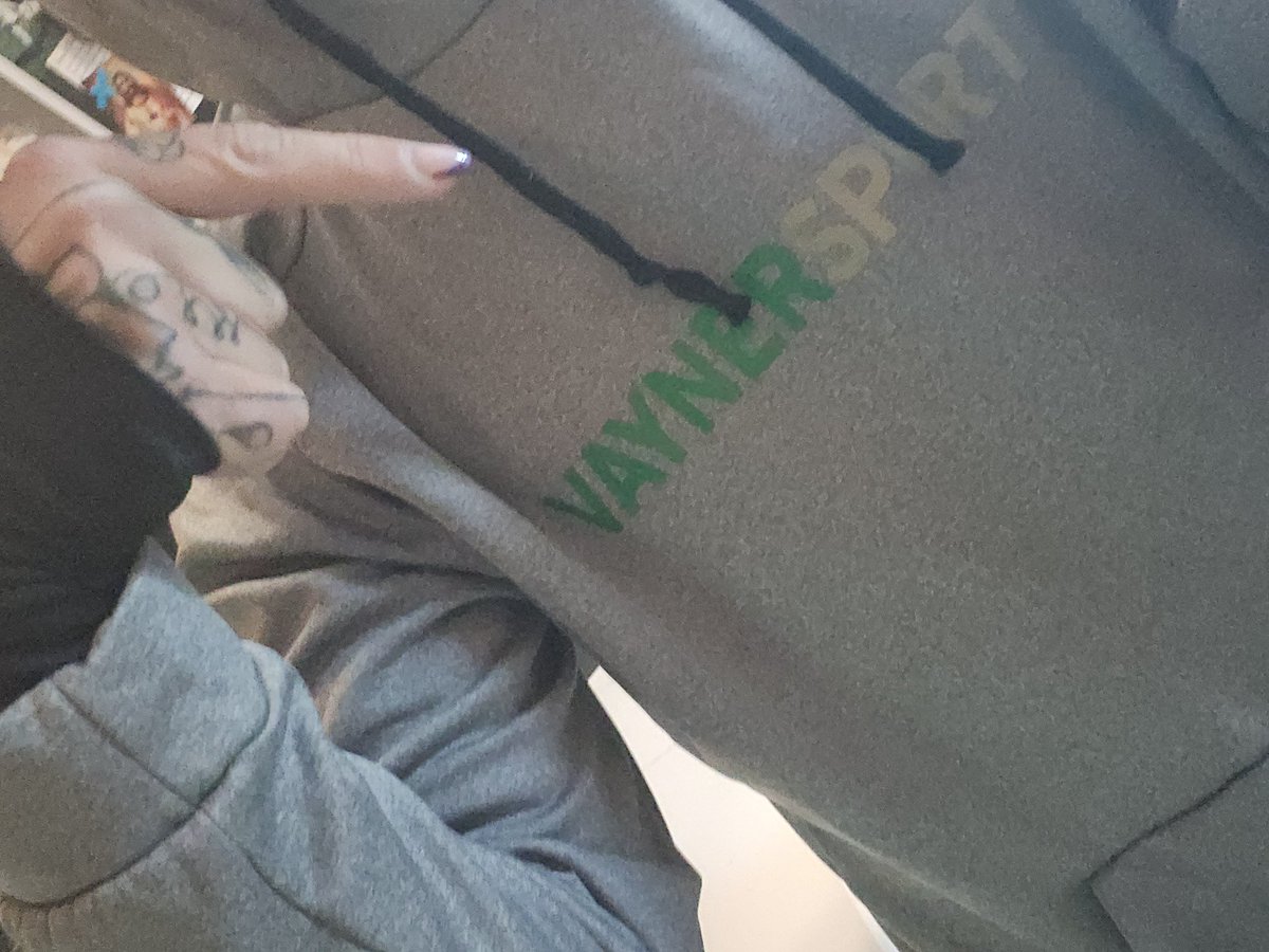 VeefriendsEdits's tweet image. Looking for a @vaynersports #DadHat anyone got one or an idea where to order one???