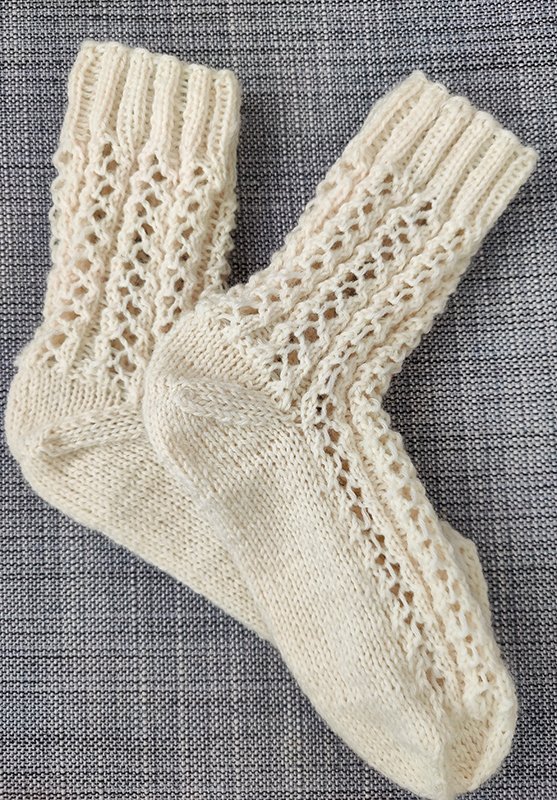 sticklingens's tweet photo. Nu finns mönstret på sockan Ulla ute, du hittar det gratis här:
https://t.co/2QaQPIFL6O
#Stickning #Sockstickning #SockanUlla #Stickmönster https://t.co/Gx6frU0d2Z