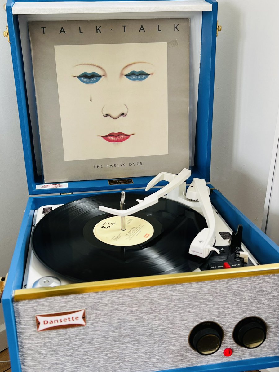 AGC_LONDON's tweet image. #NowPlaying at the Art Gallery #TalkTalk #ThePartysOver #Vinyl #Dansette