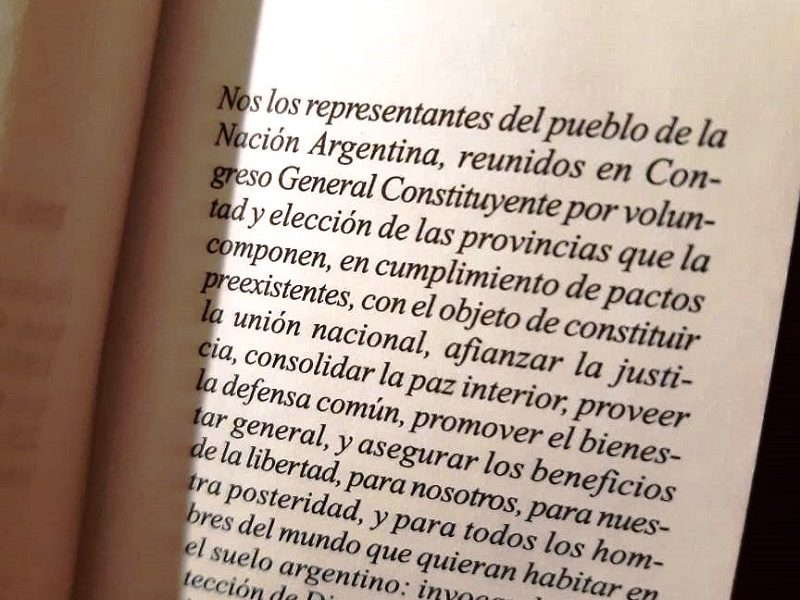 lacortedijo's tweet photo. "Para nosotros, para nuestra posteridad, y para todos los hombres del mundo que quieran habitar en el suelo argentino (...) ordenamos, decretamos y establecemos esta Constitución, para la Nación Argentina"

¡FELÍZ DÍA DE LA CONSTITUCIÓN NACIONAL!

#Constitucion170Años https://t.co/mHYyv2fZca