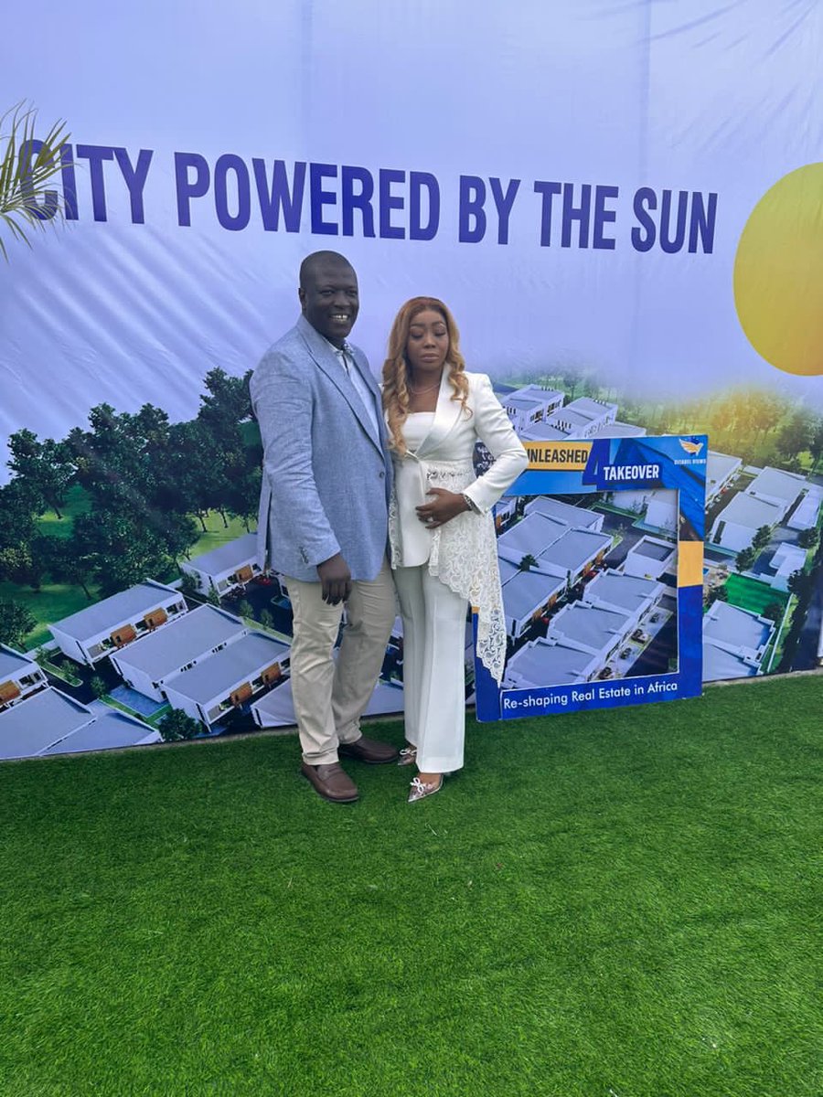 Fabulous__Jr's tweet image. Take a look at Dr Kenedy Okonkwo and Mrs ichiechi Okonkwo Arriving the event #Unleashed4TakeOver2023