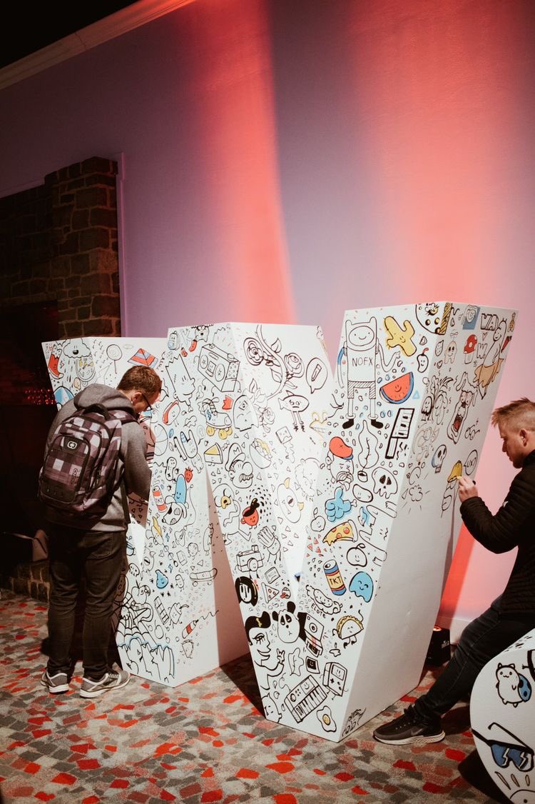 _creatorsmedia's tweet photo. What is #ExperientialMarketing? 

Experiential marketing, also known as engagement marketing, is a marketing strategy that focuses on creating memorable and immersive experiences for consumers, rather than just promoting a product or service. https://t.co/qcLJrmVBP0