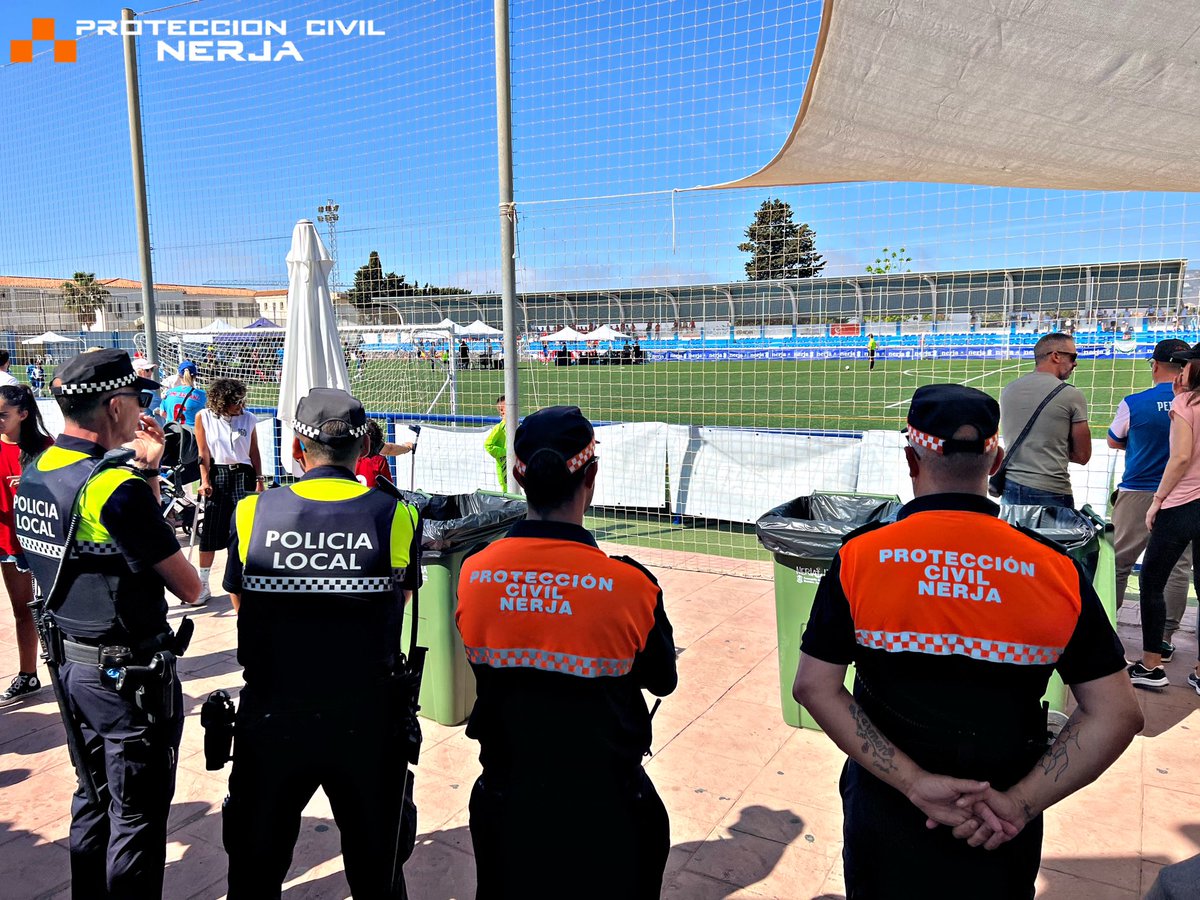 🟠 PREVENTIVO 🟠

🔸Nos encontramos de servicio cubriendo el II Memorial de Fútbol Pepe Luis Bobadilla⚽️🏆

#ProtecciónCivil