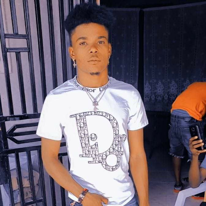wilton_severe's tweet photo. #Fanmi_Roméus_Ronaldo_Azer dezabiye Lajis ak Lapolis aprè yo te fin tire l lakay li Bratay1. Ale nan prizon san pran swen.
Kisa k fè polisye yo k komèt krim sa pa sanksyone?
Ki sak fè komisè gouvènamn an pako revoke?
Ki sak fè òganizasyon dwa moun yo pa asiste fanmi an? https://t.co/KgcGniiOwc