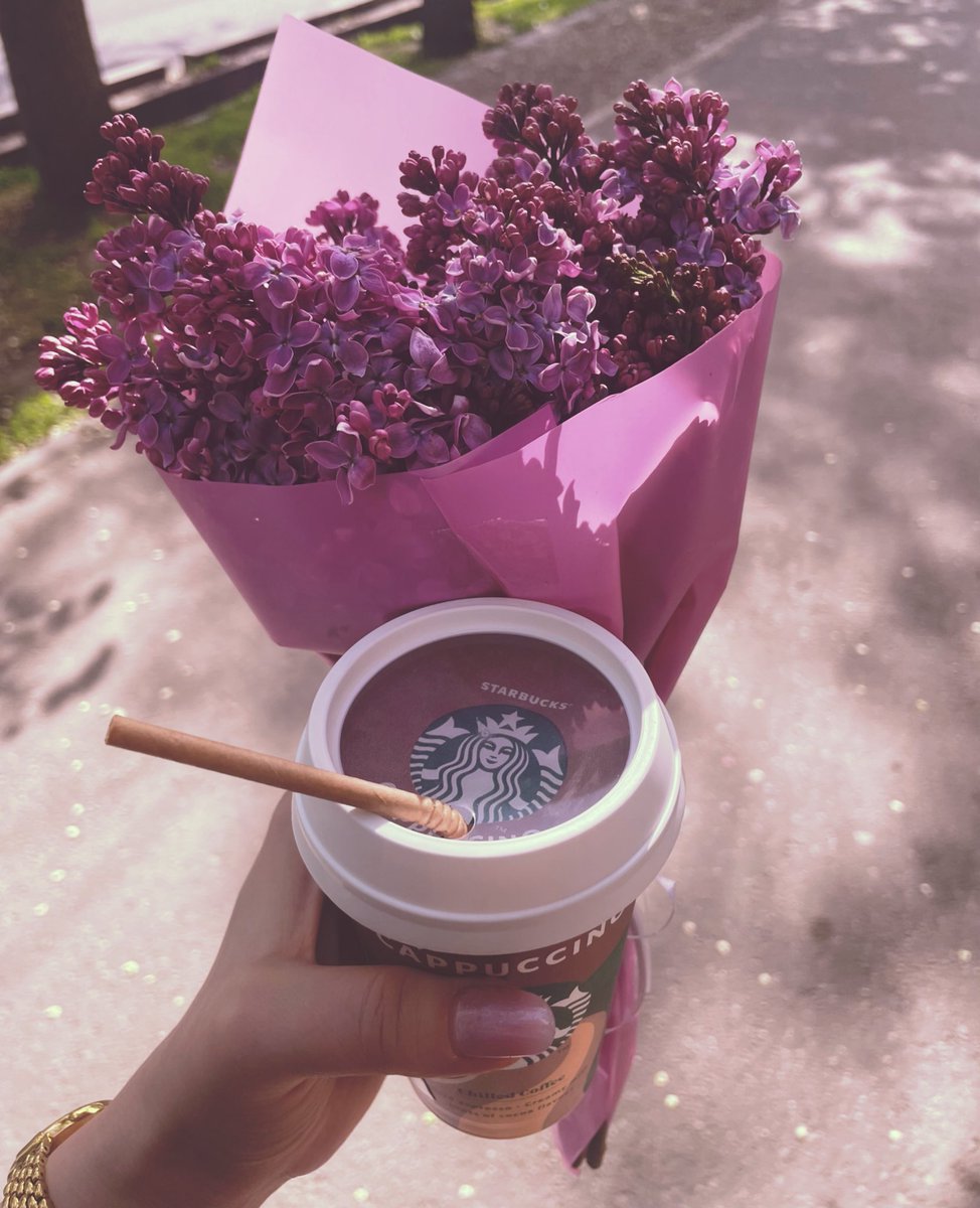 NToxiclatte's tweet photo. #spring 
#SpringVibes
#flowers
#Coffee https://t.co/JQimUraujE