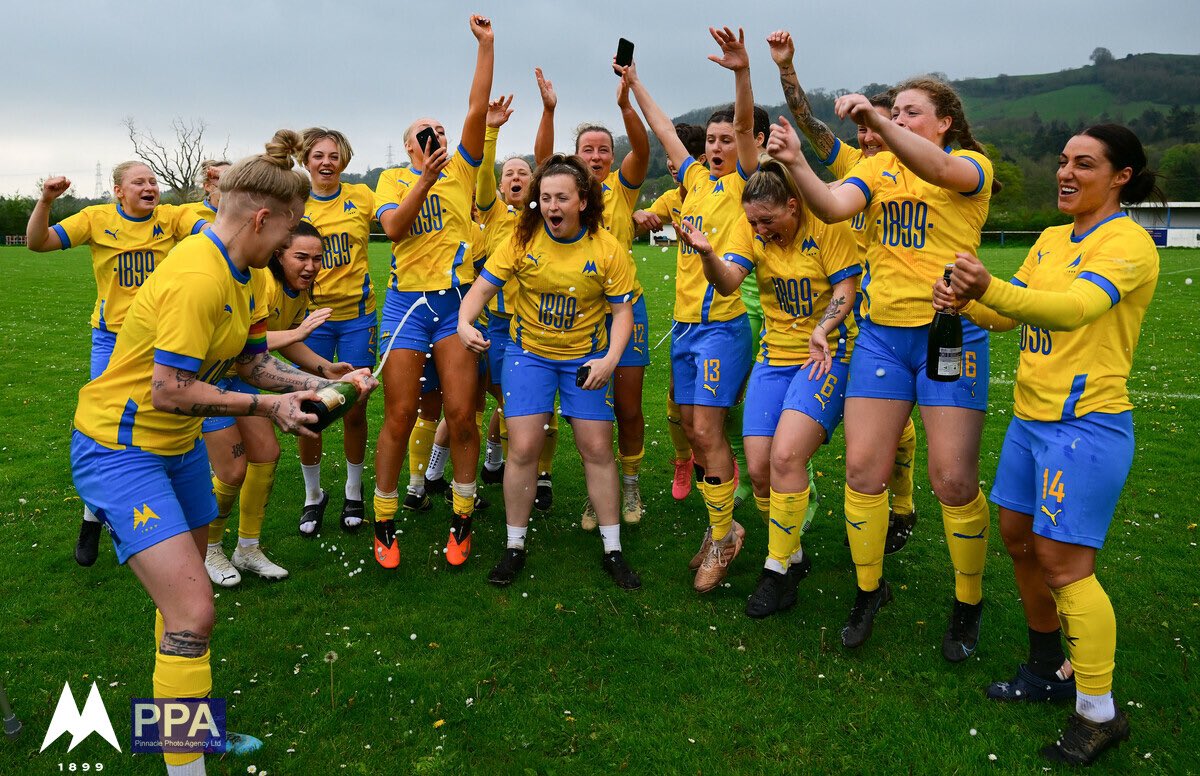 wow, just catching up with everyone’s messages and it still hasn’t sunk in yet, 

i can honestly say this Torquay squad have my whole heart and nothing less and this means absolutely everything, 

Championes of the South West Prem. 

#WeAreNational