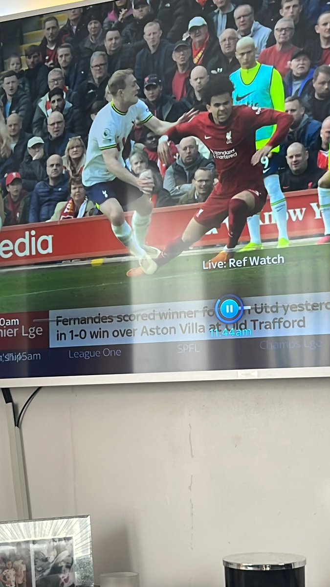 awatto123's tweet image. I can’t believe he thinks this isn’t a red! #refwatch