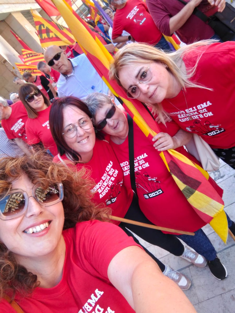 Marc_educacio's tweet photo. A Tortosa unes 300 persones ens manifestem a #1deMaig CCOO sempre al davant de la lluita sindical i lluitant per una societat igualitària i millor #salarisperviure @CCOOTarragona @ccoocatalunya https://t.co/AnJuZEYYY6