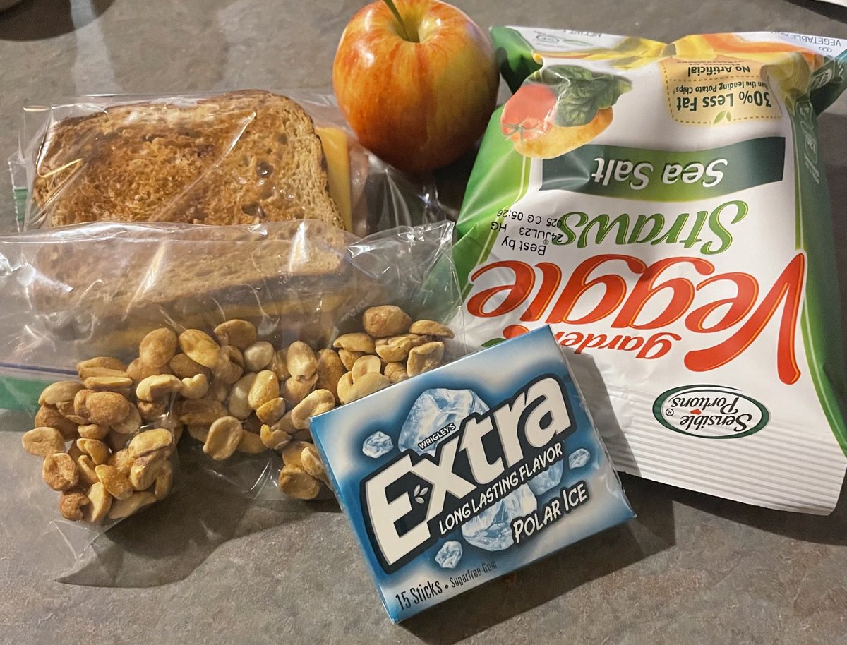 MailmanJack65's tweet photo. My kid’s lunch or a #SnackSack? https://t.co/7VDgzpld1w