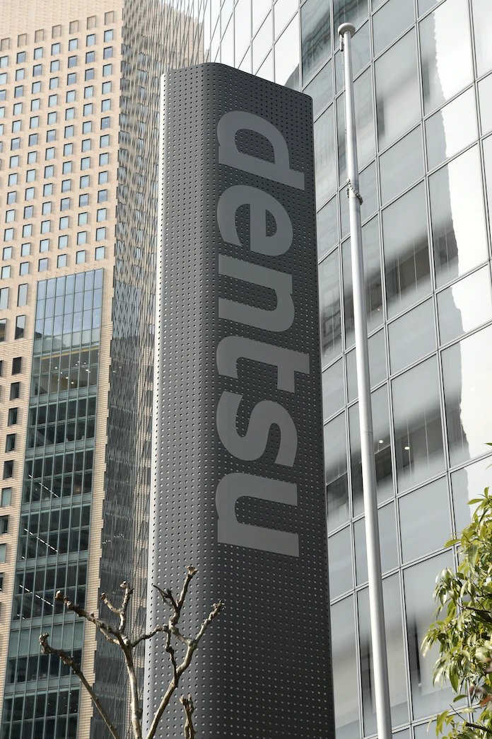 WaratteDappiCX's tweet photo. @FuckTokyo2021 Blow up a building? Take it easy, man!
Don't blow up the Dentsu Building!
#NoSapporo2030 #AbeGate 💣💥 https://t.co/qD6WLSF2fB