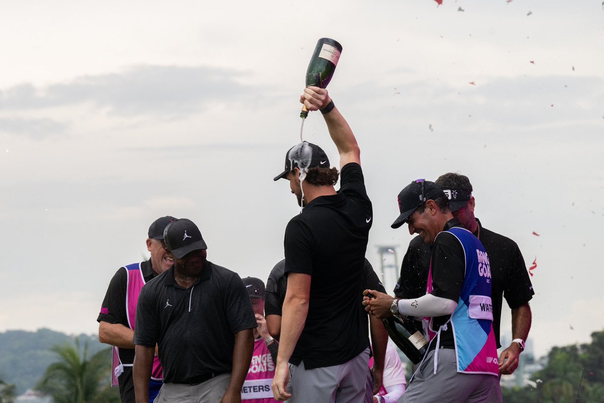 bubbawatson's tweet image. Some cool moments from yesterday! #RangeGoatsGC #livgolf #goatgang @livgolf_league