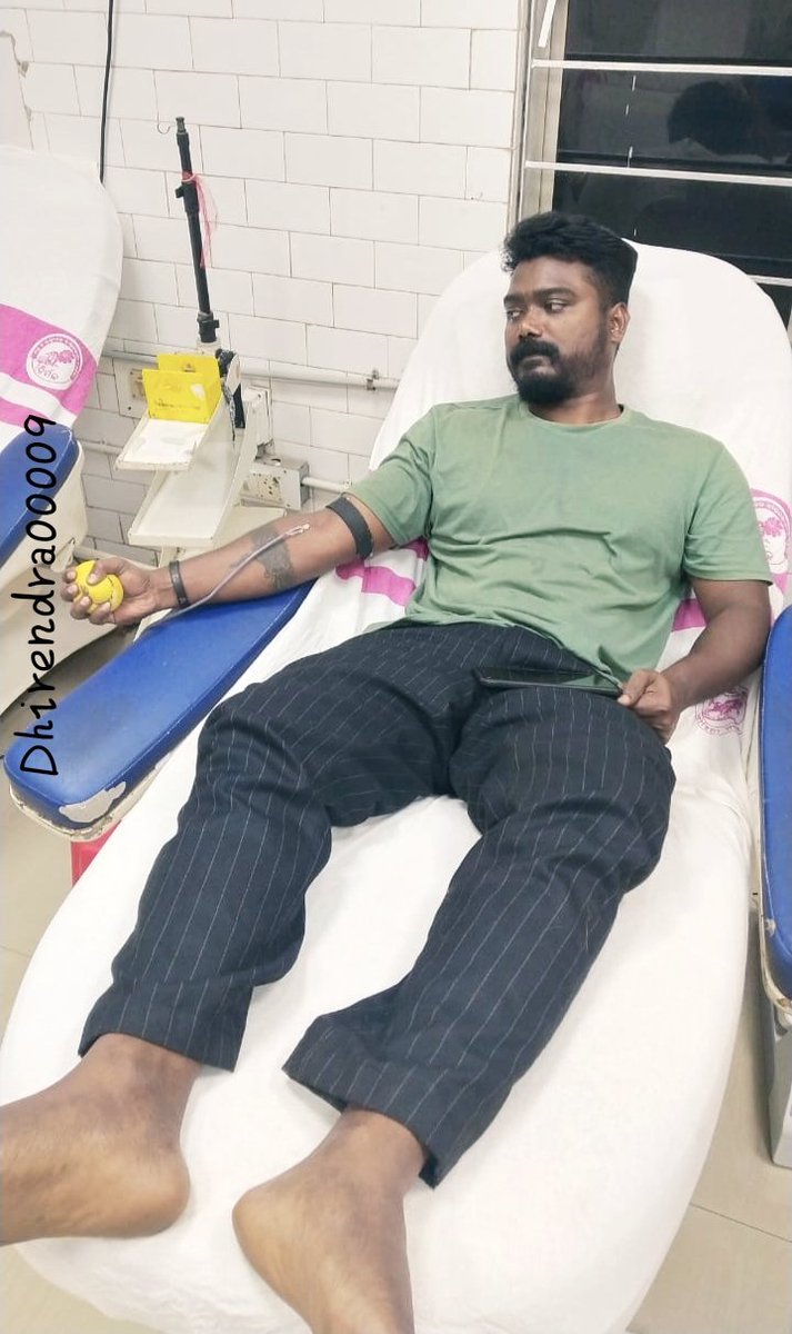 Sometimes in life, you should become the reason for one's happiness. Our Volunteer Samal is one of them, who helped a needy patient of #CapitalHospital  by donating (B+ve) #blood. We thank him for his noble work.
#BloodMatters #Bhubaneswar #Odisha #ThanksHealthHeroes 
@HFWOdisha