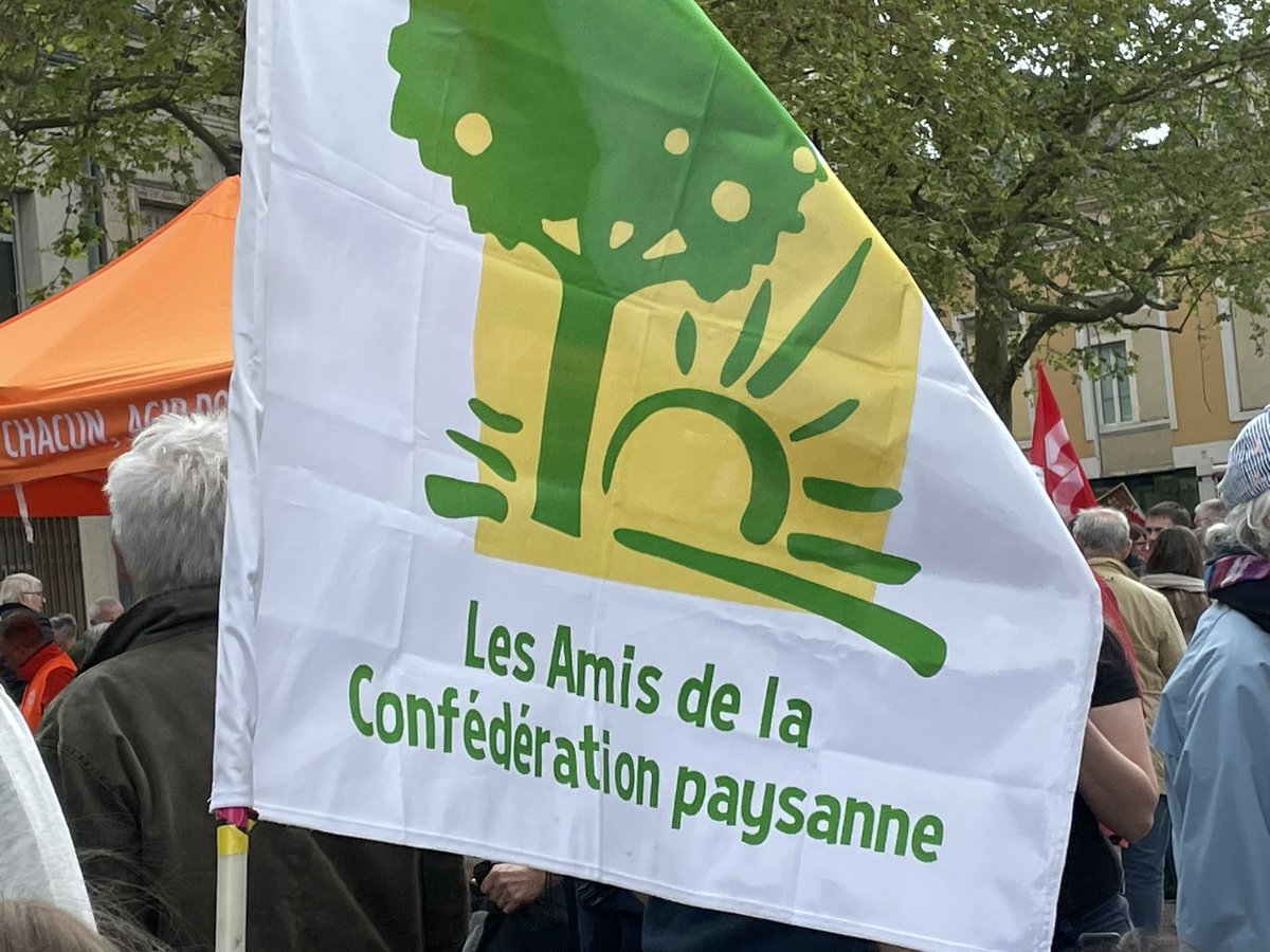 #Manifestation1erMai à #Châteauroux #intersyndicale #soulevementsdelaterre #nobassaran #ExtinctionRebellion #casseroles #cassesociale #ecologie #confederationpaysanne #confederationpaysanne36